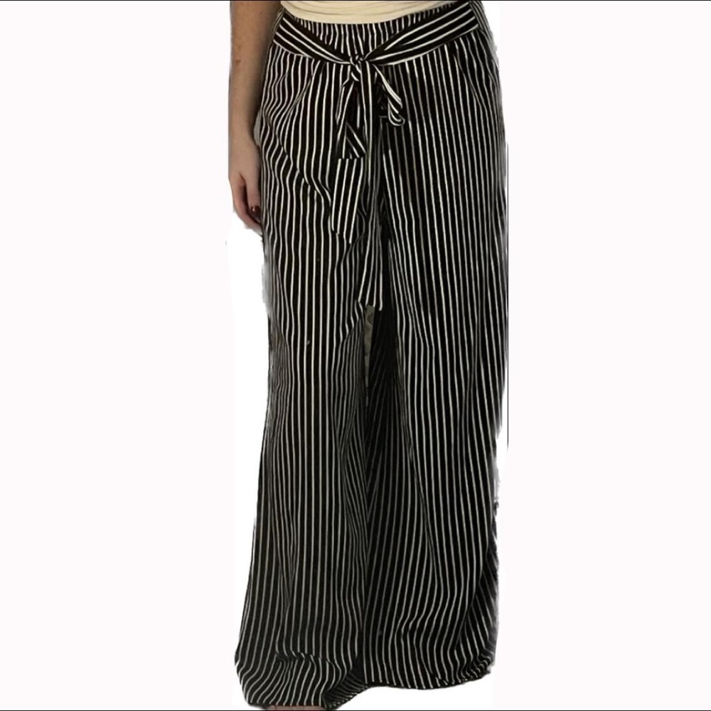 Black & White Striped Wide Leg Pants🤍